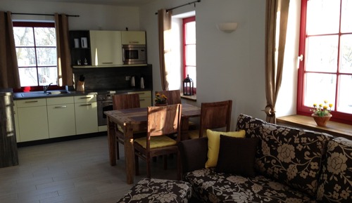 Romantic Apartment, Accessible, Private Bathroom