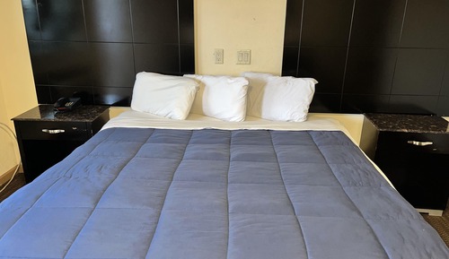 Deluxe Room, 1 King Bed