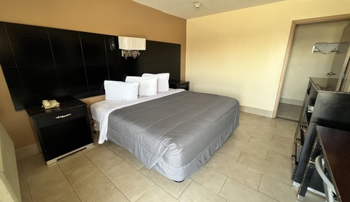 Standard Room, 1 King Bed (Tile)