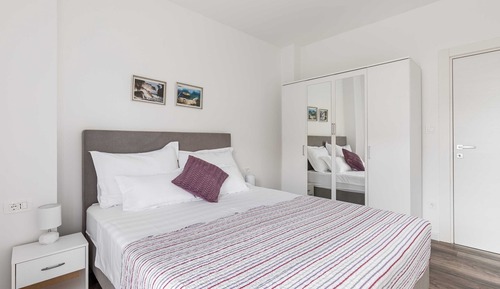 Apartment (Premium One Bedroom Apartment with Ba)