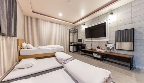 Room (Ondol Room)