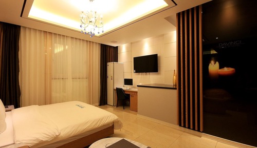 Room (Drive-in-Breakfast provided)