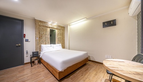 Room (General A (Netflix personal account a)