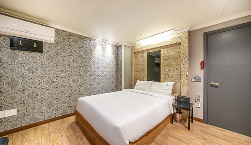 Room (General B (Netflix personal account a)