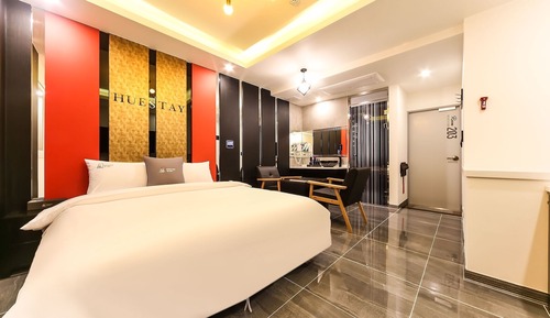 Room (Standard (massage bed Netflix availab)