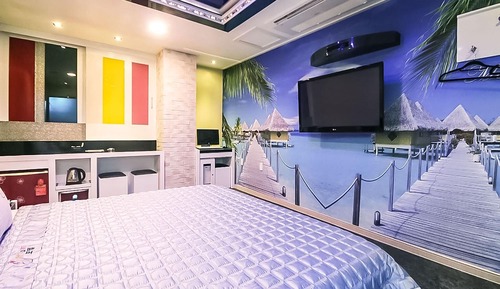 Room (Check out at 4pm - Consecutive nights)