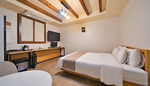 Room (Special Room - Non-Smoking (Netflix A)