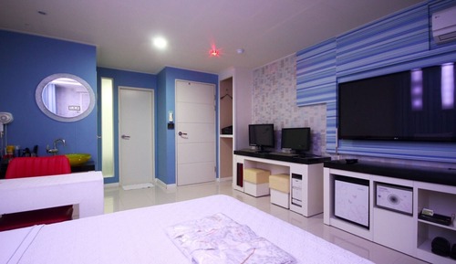 Room (Special Room C (Netflix Available))