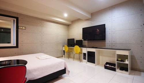 Room (VIP (Netflix Available))