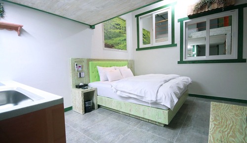 Room (Pension Type Duplex (Netflix Availabl)