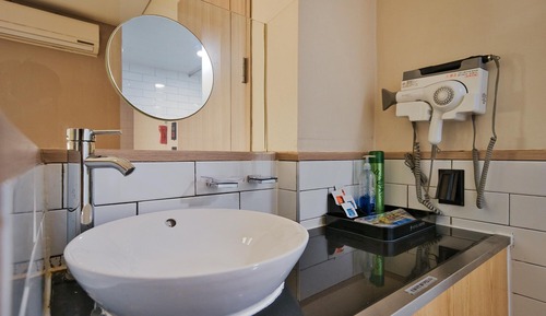 Room (Standard (Netflix YouTube Air purifie)