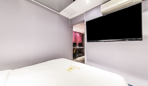 Room (Deluxe - Gaming couple PC (RTX3060 I5)