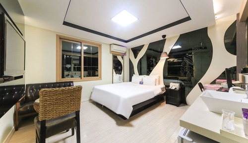 Room (Semi-Special Room)