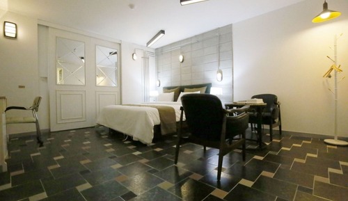 Room (Event Room (Netflix available))