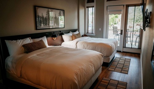 Deluxe Room, 2 Queen Beds, Non Smoking