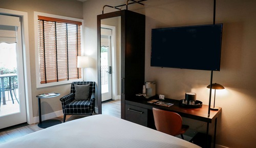 Deluxe Room, 1 Queen Bed, Non Smoking