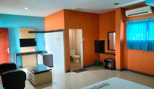Economy Room