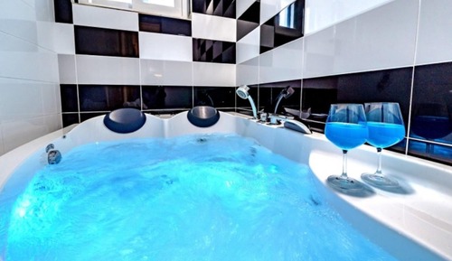 Room (Room 203 (spa bed room 2))