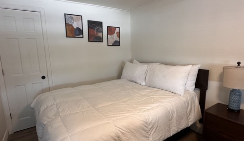 Economy Studio, 1 Queen Bed with Sofa bed, Refrigerator & Microwave, Poolside