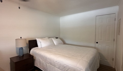 Economy Studio, 1 Queen Bed with Sofa bed, Refrigerator & Microwave, Poolside