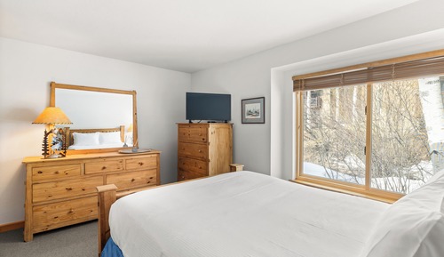 Seasons Four Condo Y-192