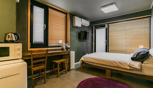 Room (Standard 1)