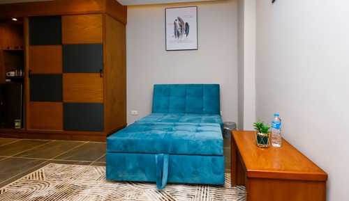 King Suite Jacuzzi Pyramids View Balcony