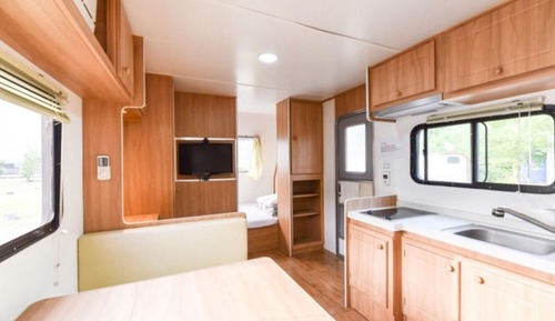 Room (Caravan C-3)