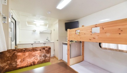 Room (Caravan B-4)