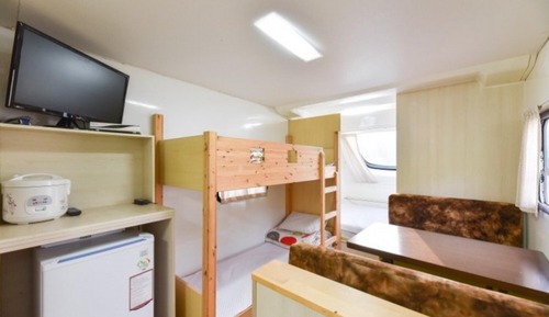Room (Caravan B-1)