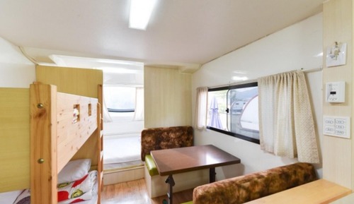 Room (Caravan B-2)