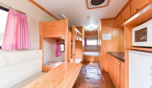 Room (Caravan D-1)