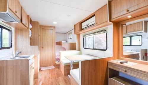 Room (Caravan C-1)