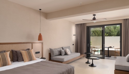 Comfort Studio Suite, Pool Access