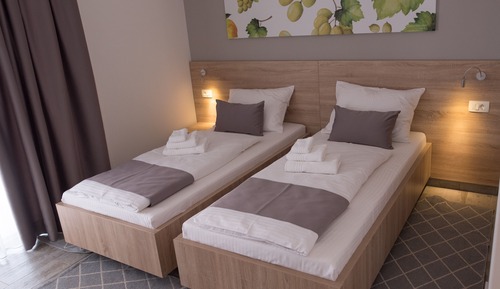 Deluxe Studio Suite