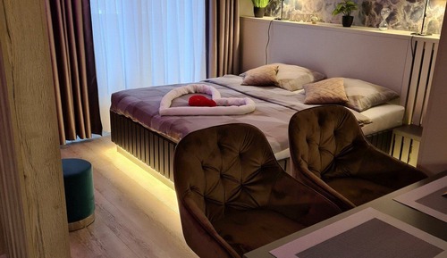Studio (Studio Apartment with Terrace)