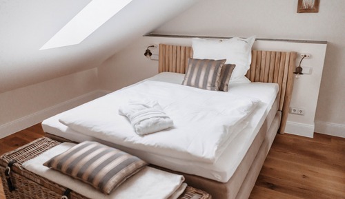 Apartment (6, Die Eichenkemenate)