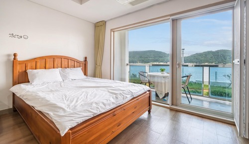 Basic Room, 1 Bedroom (103 (Oceanview))