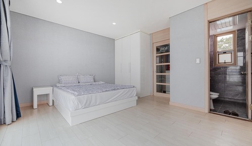 Basic Room, 1 Bedroom (KUTA 201)