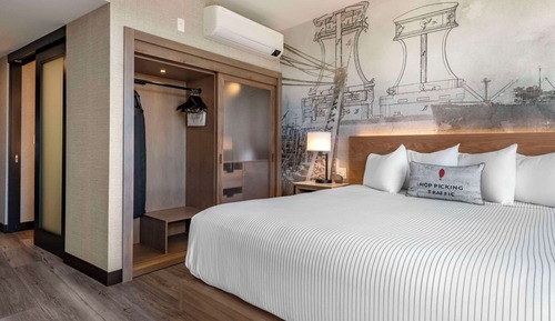 Standard Room, 1 King Bed, Non Smoking