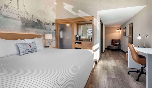 Suite, 1 King Bed, Accessible, Non Smoking