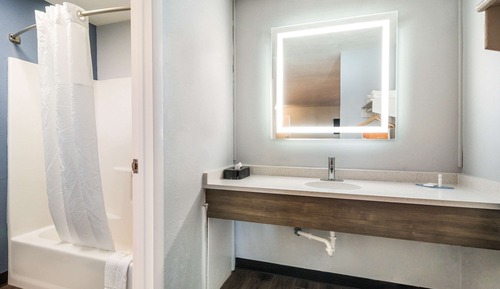 Suite, Multiple Beds, Non Smoking (Partial Lake View)