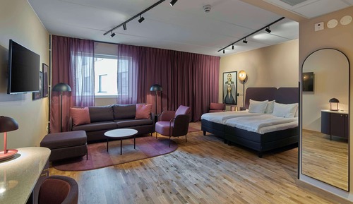 Family Room (Superior)