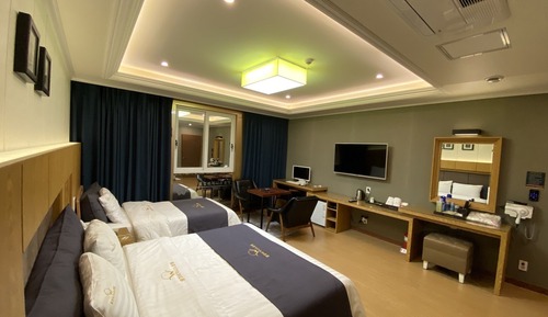 Room (Twin (Large Jetted Spa Tub))