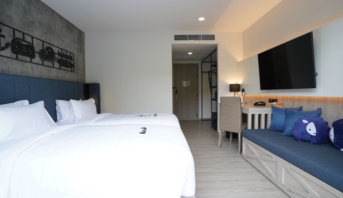 Deluxe Twin Room, Pool Access