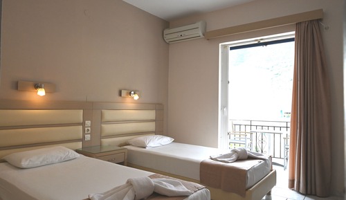Double or Twin Room, Partial Sea View