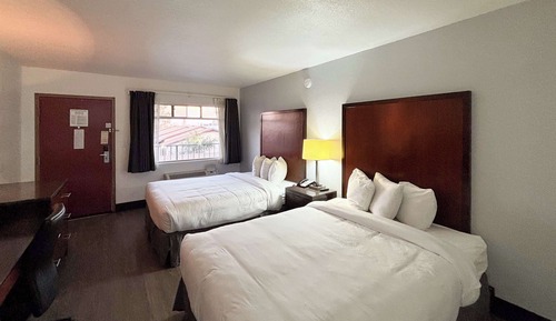 Deluxe Room, 2 Queen Beds, Non Smoking, Refrigerator & Microwave