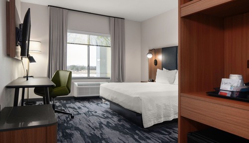 Room, 1 King Bed, Non Smoking (Mobility Accessible, Roll-in Shower)