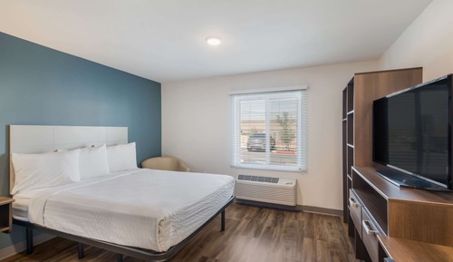 Basic Room, 1 Queen Bed, Accessible, Non Smoking (Roll-In Shower)