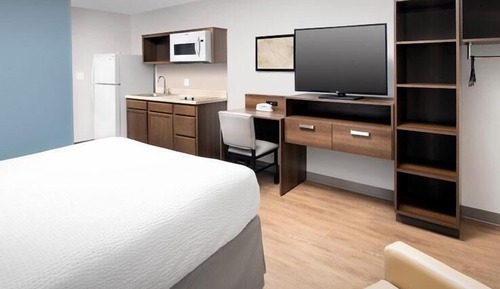 Basic Room, 1 Queen Bed, Non Smoking